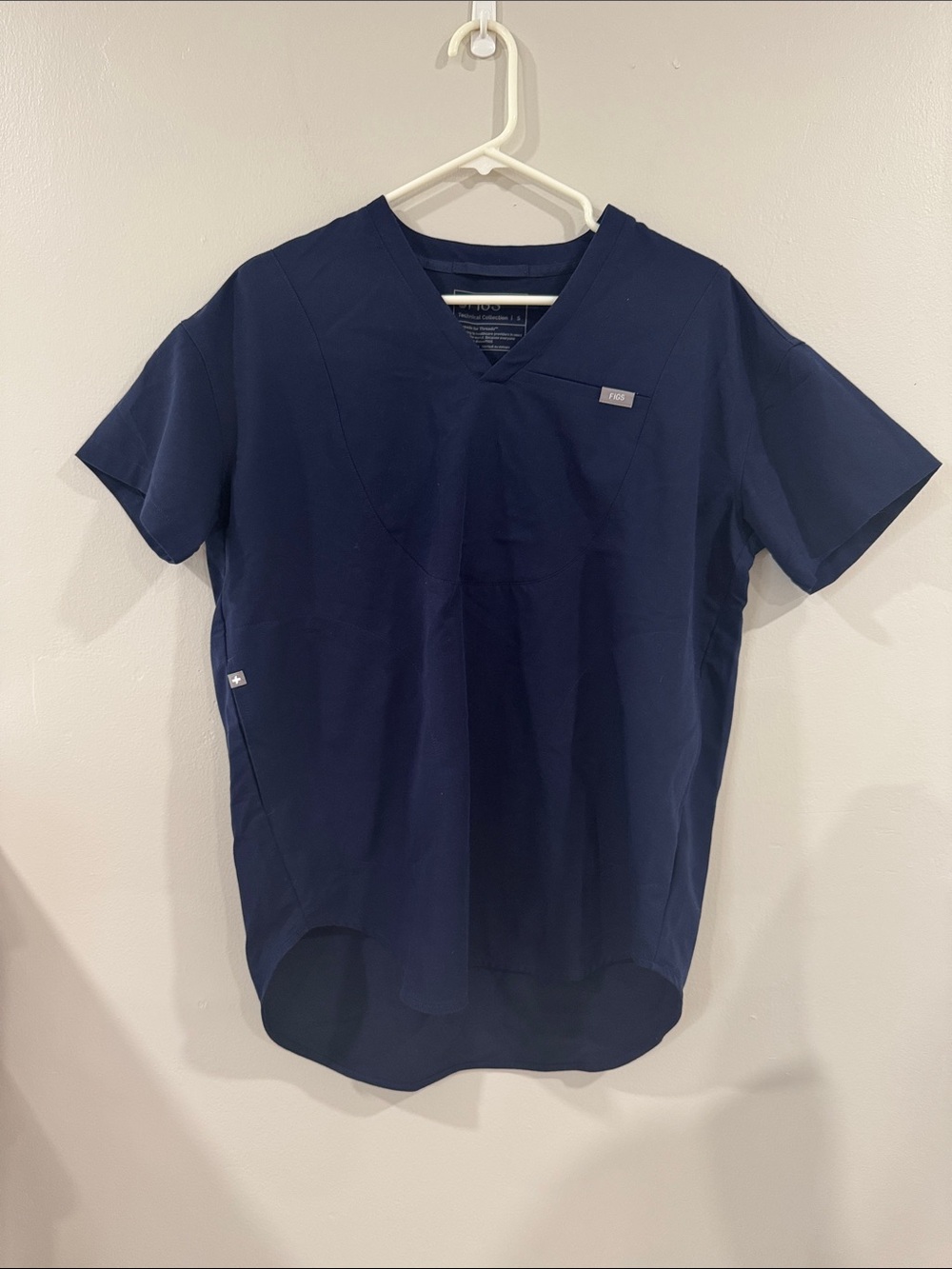 Figs women’s Navy Short Sleeve V-Neck Scrub Top healthcare nursing